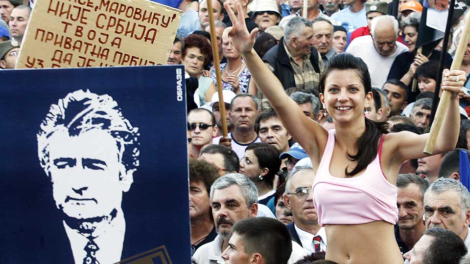 Aggressive, men langt f�rre nasjonalister enn ventet deltok i demonstrasjonen til st�tte for Radovan Karadzic i Beograd tirsdag kveld.
