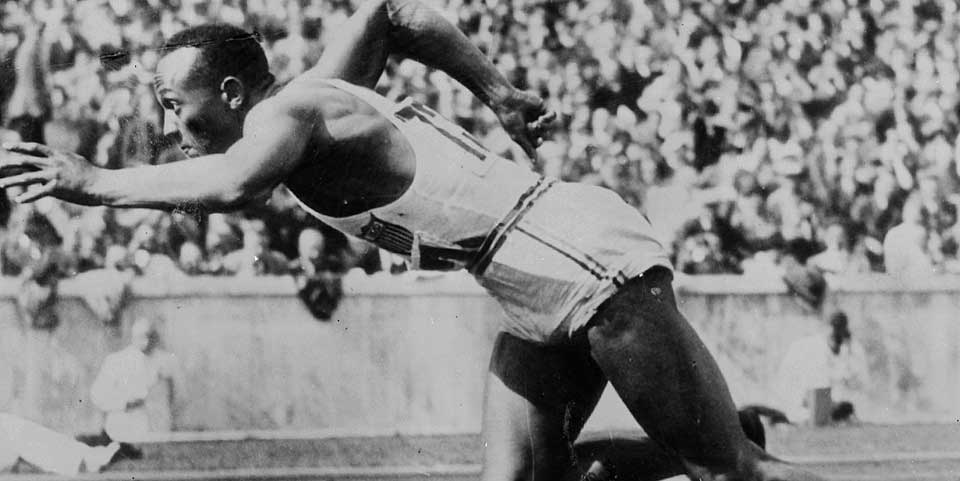 LANGTLEVENDE REKORD: Jesse Owens vant gull p� 100 meter, 200 meter, stafett og i lengde. F�rst i Los Angeles ble den bragden kopiert, av Carl Lewis.