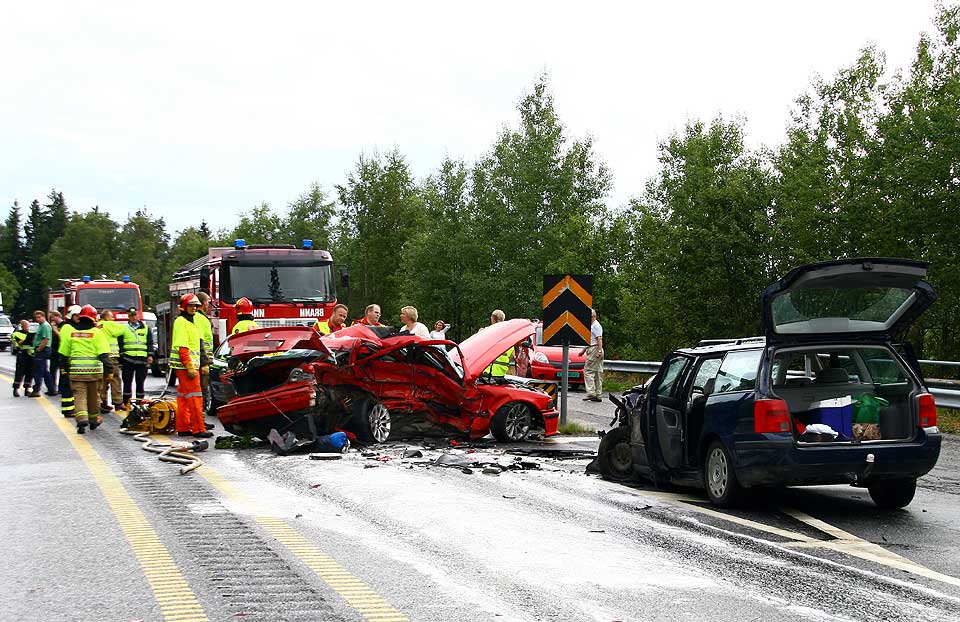 TO PERSONER MISTET LIVET UNDER EN FRONT-MOT-FRONT-KOLLISJON VED MINNESUND I DAG: Ytterligere to personer ble skadet i ulykken.