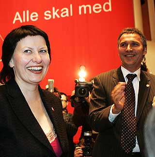 LYTTER TIL JENS: Fiskeri- og kystminister Helga Pedersen er valgt til b�de nestleder i Arbeiderpartiet og til � lede partiets programprosess.