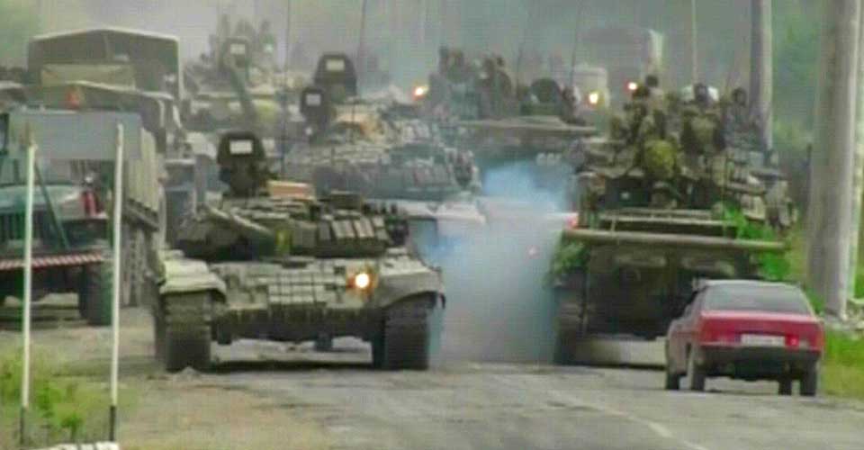 TANKS RYKKER INN:russiske styrker har inntatt den S�r- Ossetiske hovedstaden Tskhinvali, samtidig som Georgia tilkaller 1000 soldater hjem fra Irak-krigen.