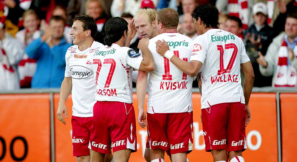 KUNNE JUBLE: Fredrikstad tok en fortjent seier hjemme mot Troms�, men igjen ble det mest snakk om dommer Svein-Erik Edvartsen.