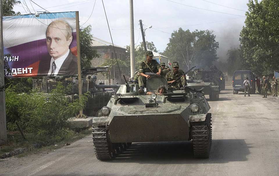 �EN AUTORIT�R STAT�: Det skriver Iver B. Neumann om Russland. Bildet viser ossetiske soldater i Tskhinvali mandag 11. august.