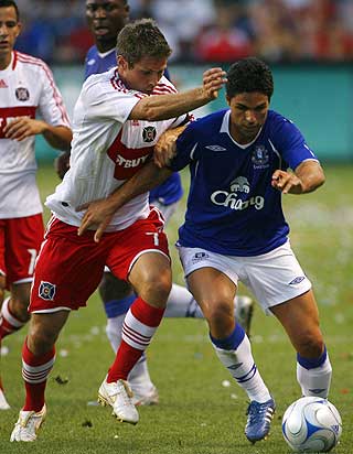 LITEN OPTIMISME: Mikael Arteta og Everton ender ikke h�yere enn 8-10. plass, tror Everton-supporter Helge Vermundsen Grunnev�g.