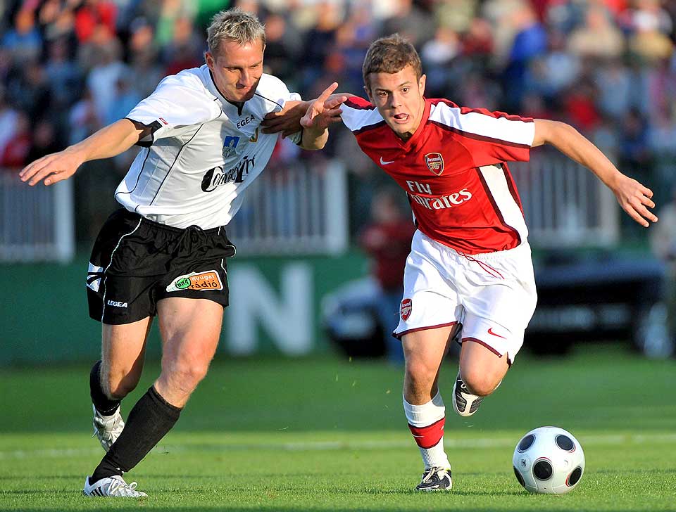 SL�R GJENNOM I �R?: 16 �r gamle Jack Wilshire har imponert stort for Arsenal i sommer. Og han er til og med engelsk. Ikke rart Arsenal-fansen gnir seg i hendene.