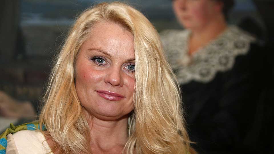 OPPSIKTSVEKKENDE? Aschehoug lover at den kommende Mia Gundersen-biografien �Jeg er Mia� byr p� nye, rystende opplysninger om artistens personlige liv.