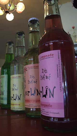 SELVBETJENING: Det g�r mye i vin, men Frarosa har ogs� saft � by p�.