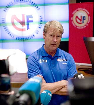 VAR STRENG: �ge Hareide har stilt strengere krav til disiplin. Dermed kunne han ikke annet enn � sende hjem Steffen Iversen i g�r.