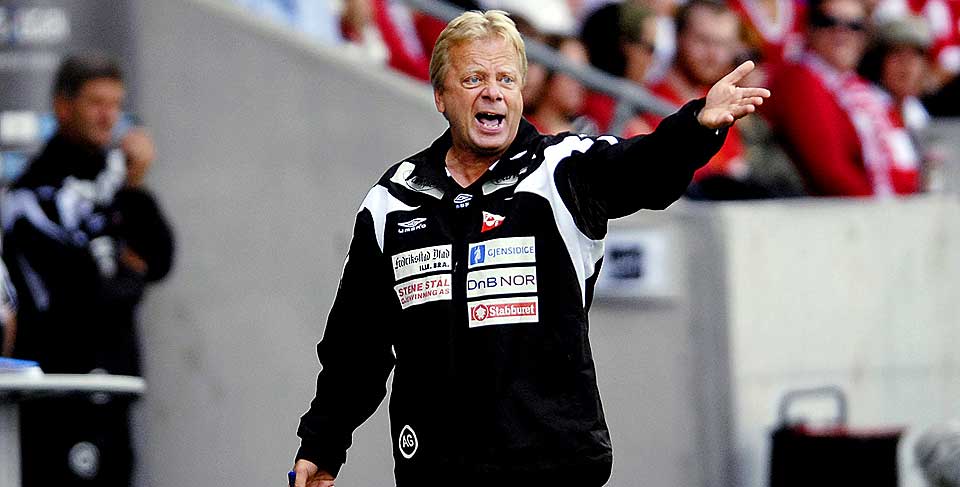 JAKTER SPISS: FFK-trener Anders Gr�nhagen skal kun v�re en underskrift unna � ha en ny spiss � velge i.