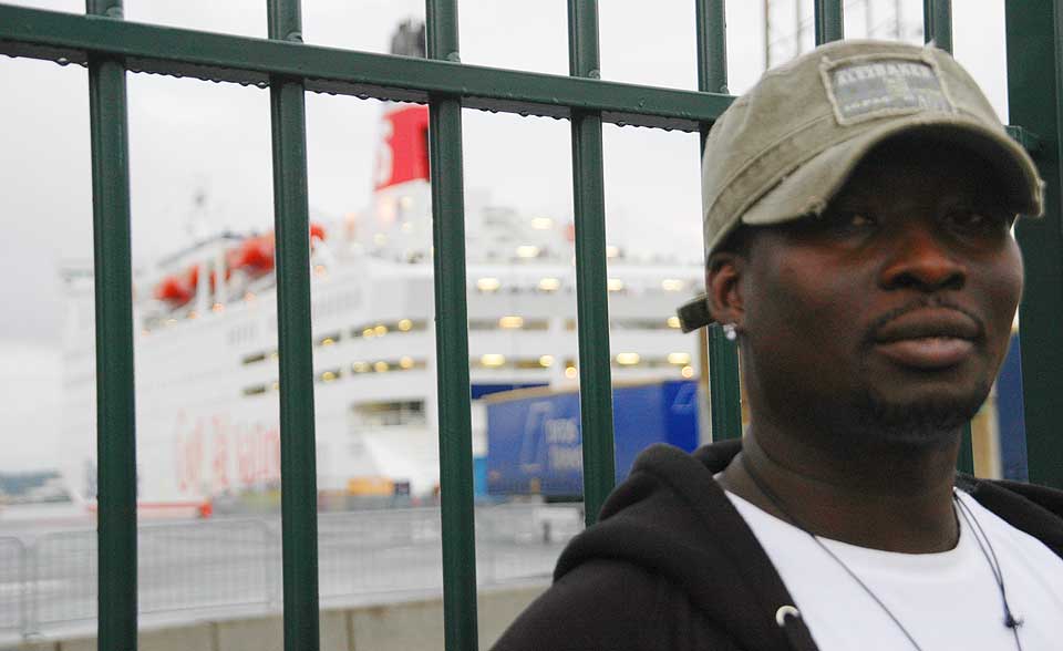 SKUFFET: Ousainou Jeng ble nektet � dra med Stena Line til Fredrikshavn fordi han ikke hadde med seg bagasje. Andre reisende ble derimot ikke bedt om � fremvise klesskift, if�lge vennegjengen.