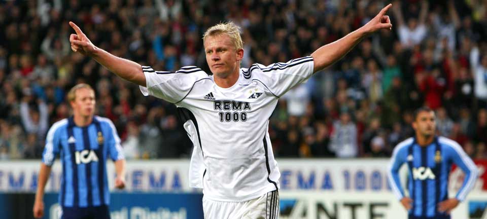 HAT TRICK: Steffen Iversen scoret tre ganger mot svenskene. To ganger var han iskald fra krittmerket.