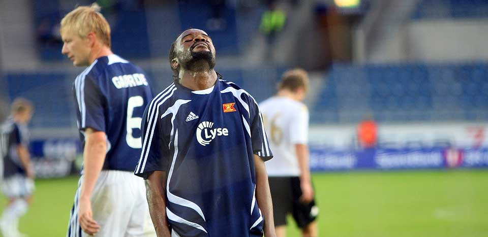 TO ANNULLERINGER: Peter Ijeh fikk to scoringer annullert for offside mot Honka.