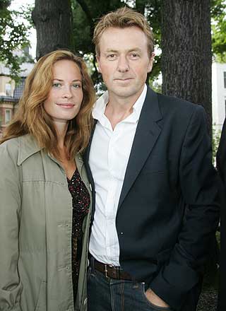 KJ�RESTER I H�STSOL: Fredrik Skavlan og Maria Bonnevie.
