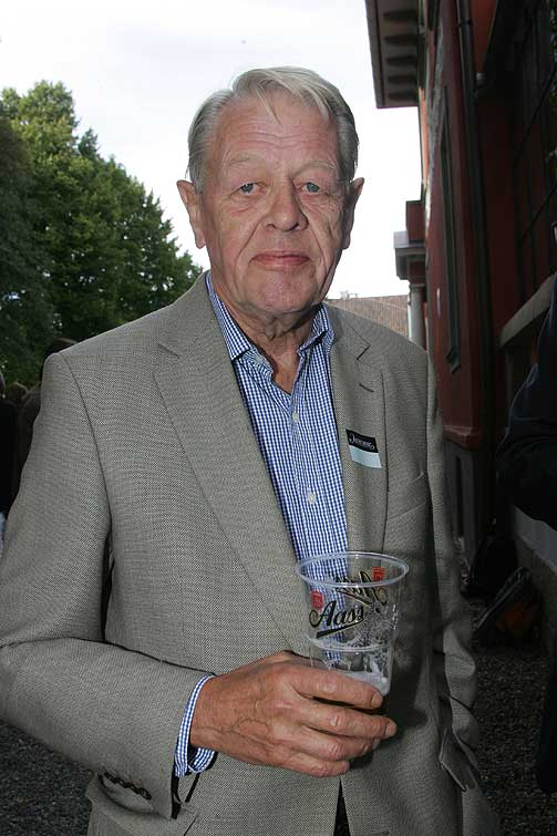 DRO TIDLIG: Like etter klokka sju dro tidligere TV 2-sjef Valebrokk fra hagen i Drammensveien.