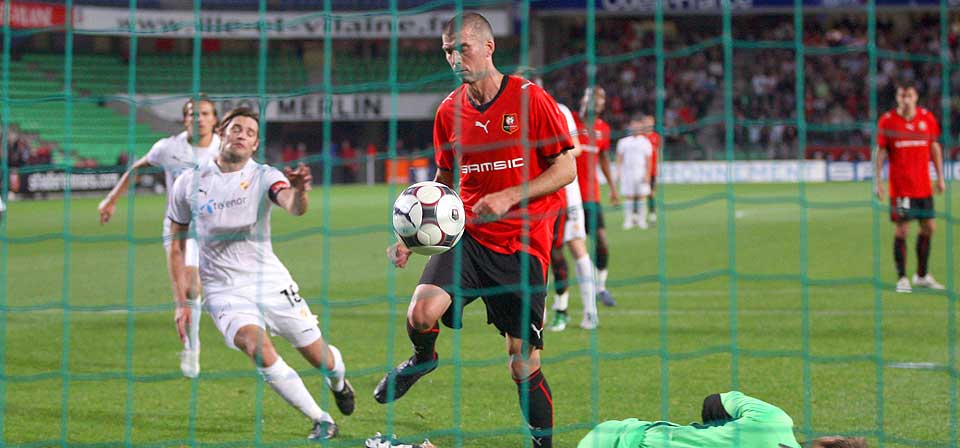 SENKET STAB�K: Jerome Leroy scoret to ganger og knuste Uefa-cupdr�mmen til Stab�k.