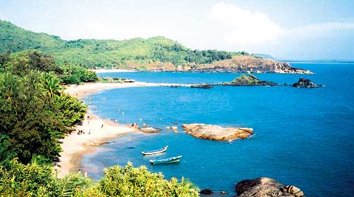 OHM BEACH: N�r du kommer over h�yden, f�r du bel�nningen - ei fantastisk strand nesten for deg selv.