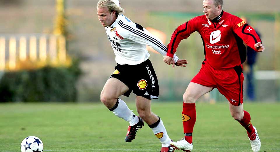 TILBAKE I RBK:Michael Dorsin er tilbake i RBK-tr�ya etter et lite opphold i rumenske Cluj. - Som � komme hjem, uttalte han etter at overgangen var klar. Her i duell med dav�rende Brann-spiller Raymond Kvisvik (t.h.) p� La Manga.
