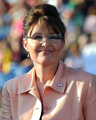VISEPRESIDENTKANDIDATEN: Kan Sarah Palin matche moteinteresserte Michelle Obama? Alaska-guvern�ren er tidligere skj�nnhetsdronning og poserte nylig i motemagasinet Vogue.