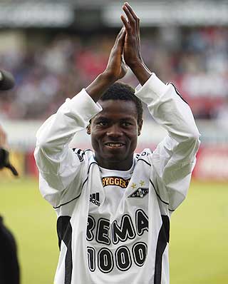 FORSTERKNING: Ettertraktede Anthony Annan bytter Stab�k og Start med Rosenborg denne h�stsesongen. I kveld ble ghaneseren presentert p� sin nye hjemmebane.