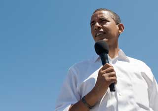 VENTER OGS�: Den demokratiske presidentkandidaten Barac Obama, vil vente med � dra til omr�der som kan bli rammet av orkanen Gustav.