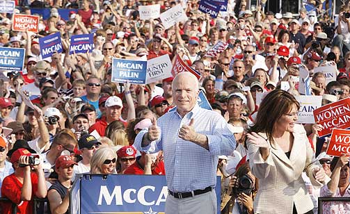MCCAINS KANDIDAT: Sarah Palin og John McCain kjemper n� sammen mot Barack Obama og Joe Biden.