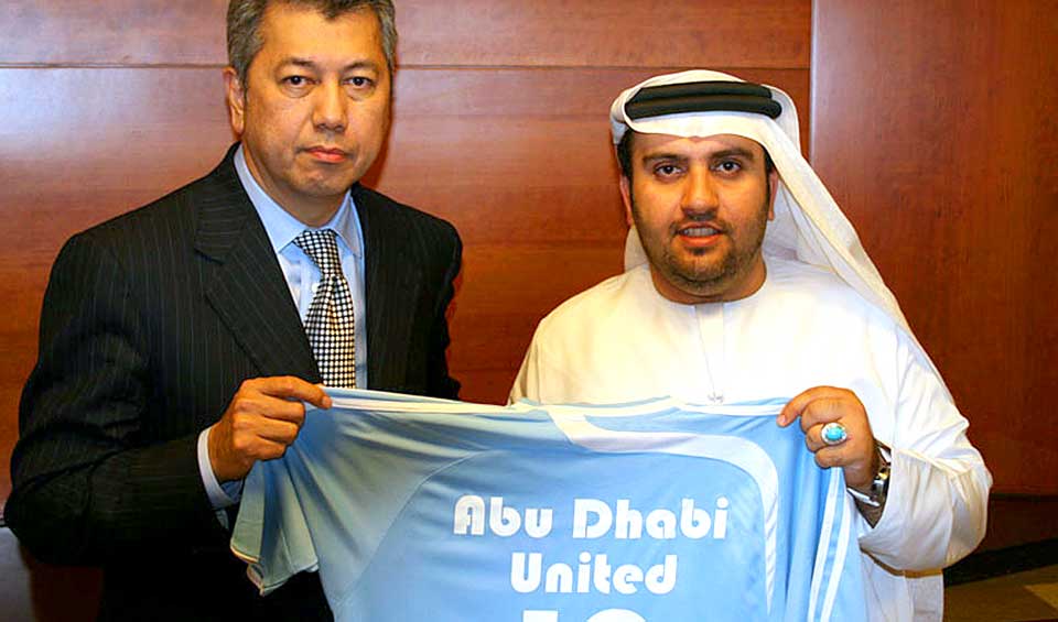 VIL SJOKKERE: Citys nye eier, Sulaiman al-Fahim (t.h.) og hans Abu Dhabi United Group, akter � bli verdens st�rste fotballklubb. Og det skal ikke st� p� penger...