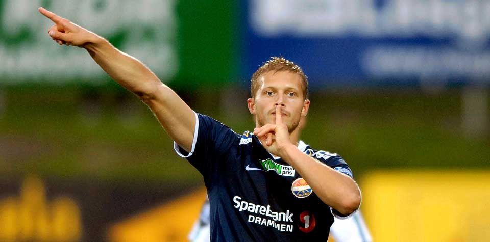 HYSJ: Godsets Mattias Andersson hysjet p� fansen etter at han scoret mot Ham-Kam i helga. Han er irritert p� anonym kritikk mot ham og andre spillere i nettdebatter.