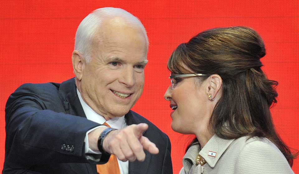 VISEPRESIDENTKANDIDATEN IKKE AVGJ�RENDE: Valget av Palin og Biden kommer antakelig ikke til � avgj�re valget, skriver v�r USA-ekspert Svein Melby. Bildet viser McCain og Palin p� scenen i St.Paul i natt.