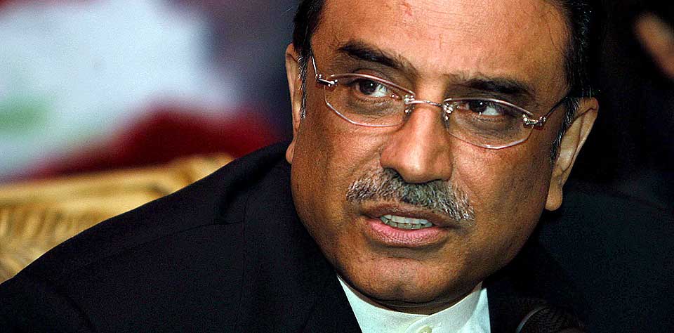 TAR OVER ETTER MUSHARRAF: Medlemmene i den pakistanske nasjonalforsamlingen og de fire regionsforsamlingene valgte i dag landets nye president.