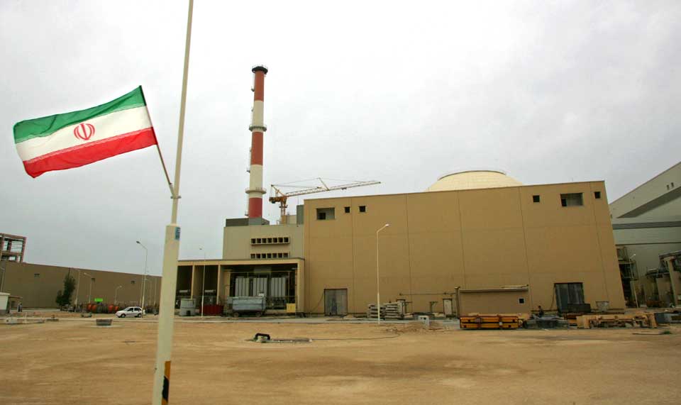 IRANS ATOMREAKTOR I BUSHEHR: Reaktoren ble bygget med russisk bistand. N� vurderer russiske myndigheter � �ke bistanden som et svar p� vestens inntreden i Russlands interessesf�re.