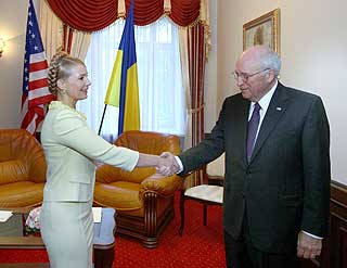 SNART ALLIERTE? I forrige uke erkl�rte visepresident Dick Cheney at USA st�tter Ukrainas �nske om � bli med i Nato. Her sammen med Ukrainas statsminister Yulia Tymosjenko.