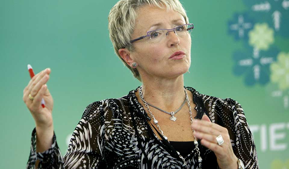 SNART LEDER: Leder i Senterpatiets programkomite Liv Signe Navasete presenterte partiets h�ringsutkast til prinsipp og handlingsprogram for perioden 2009-2013 i Oslo mandag.
