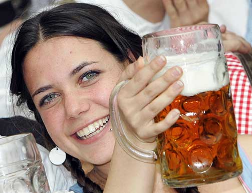 �L, �L OG MER �L: Hvor mange millioner liter �l som konsumeres under Oktoberfest i Tyskland er det vel knapt noen som vet. I tillegg g�r det med flere tonn med p�lser og surk�l.