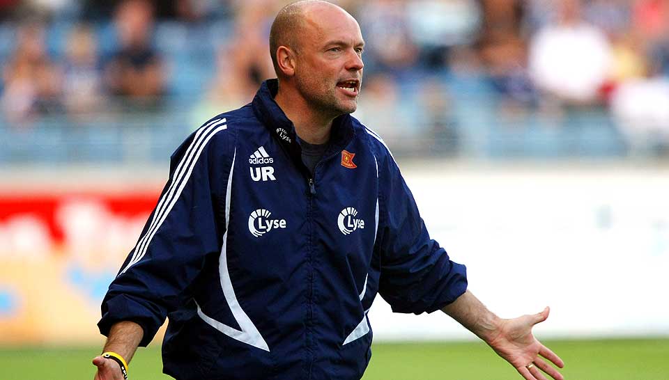AVVENTER:Viking-trener Uwe R�sler vil ikke forlenge sin kontrakt f�r han f�r klarhet i klubbens strategi og �konomiske rammer i tiden fremover.