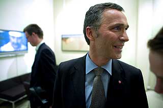 AVVISER HITLER-PARALELL: Jens Stoltenberg.