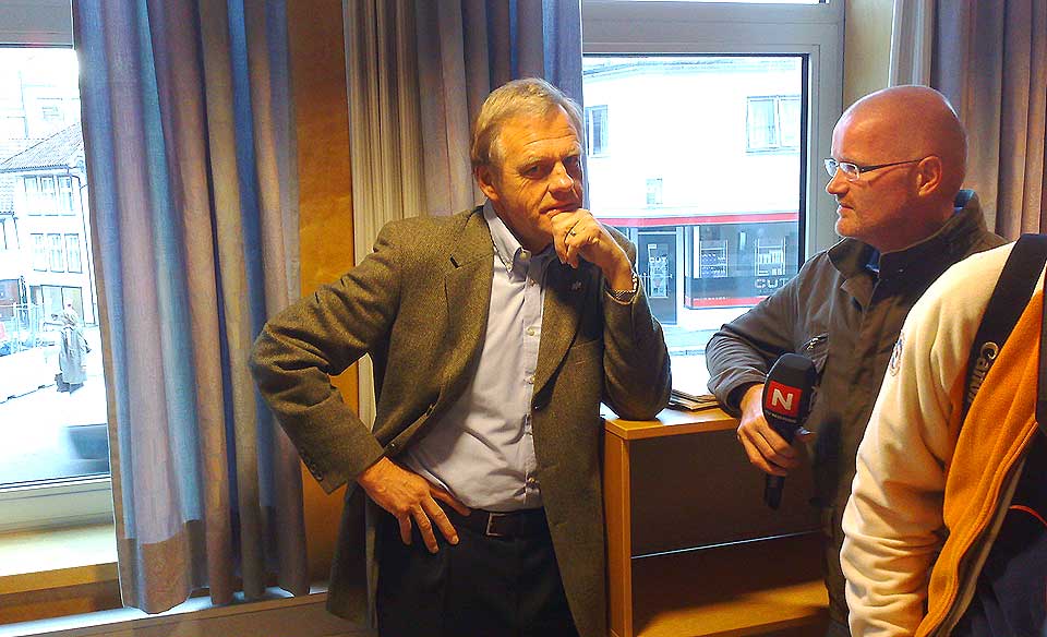 PREKTE F�R RETTEN: Biskop Ernst Baasland stiller i skiftem�tet i Stavanger tingrett n�.