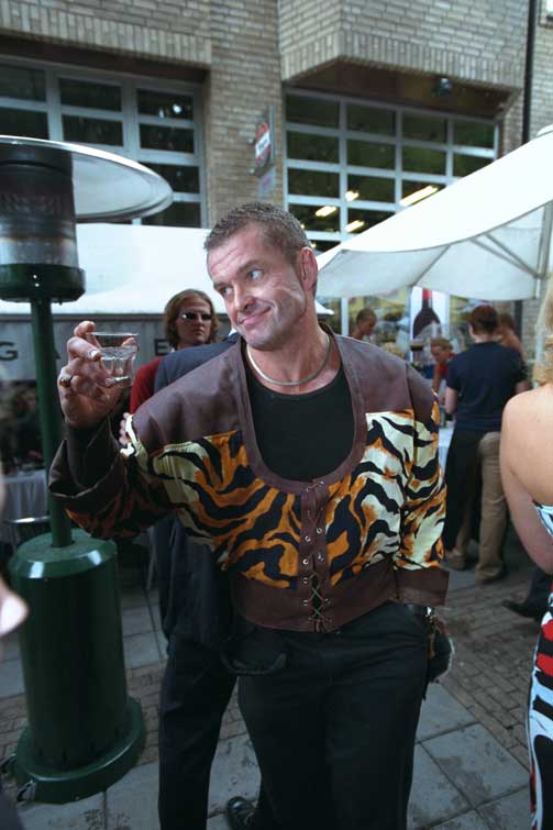 FARGERIK: Ringdal i festlig lag på utedstedet Odeon i 2001.