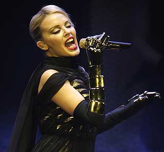 SYNGER: For en times konsert f�r Kylie Minogue 20 millioner kroner.
