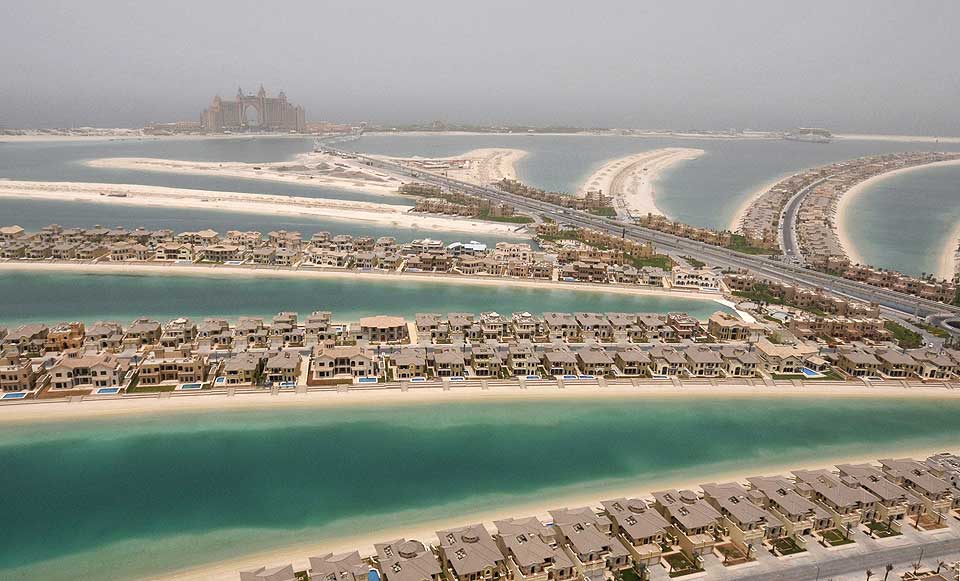 �PNER DENNE M�NEDEN: Hotel Atlantis, �p enden av Dubais palme�ya, Palm Jumeirah, �pner for gjestene 24. september. f�rst er det fest.