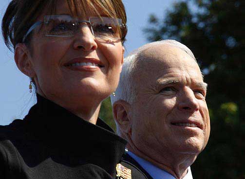SKAL REISE SAMMEN: Republikanerne vil n� sende John McCain og Sarah Palin ut p� valgkamp sammen for � fronte duoen.