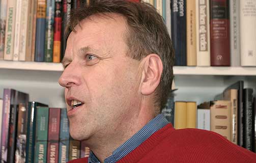 - BUSH VAR IKKE S�RLIG BEDRE: Dagbladets USA-ekspert Svein Melby mener at Palin ikke b�r d�mmes for sine manglende utenrikspolitiske erfaring. Han er derimot sv�rt skeptisk til hennes direkte kopling mellom Gud og krigen i Irak.