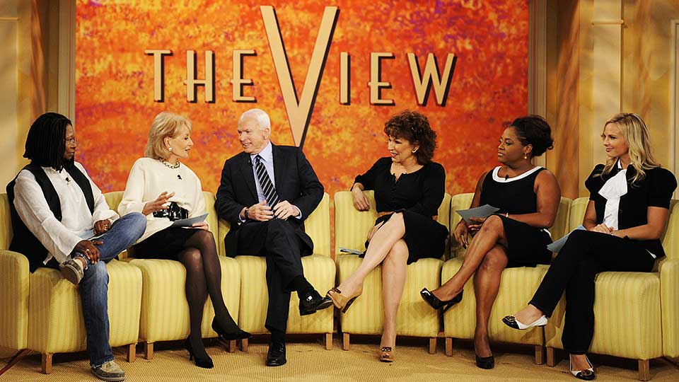 P� DAGTID-TV: McCain m�tte svare for seg overfor Whoppi Goldberg, Barbara Walters, Joy Behar, Sherri Shepherd, og Elisabeth Hasselback.