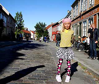 BAKKLANDETS MAJA: Otto Nielsen skrev visa om Bakklandets vakre Maja. Her er en yngre utgave, Maja Ratchje p� ti �r.