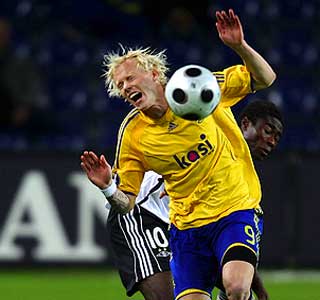 AV VEIEN: Aleksander Tettey og co hadde full kontroll p� Alexander Farnerud f�r pause, men danskene var farlige i andreomgangen.