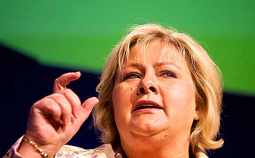 KREVER SVAR: Erna Solberg (H) har innkalt Knut Storberget til Stortinget mandag.