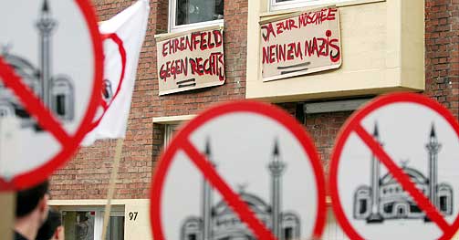 VIL BYGGE EN AV EUROPAS STØRSTE MOSKEER: Byadminstrasjonen i Köln ga tidligere i år tillatelse til oppføring av en ny moske. Grupperingen Pro Köln arrangerte en protestaksjon mot dette forslaget tidligere i sommer.