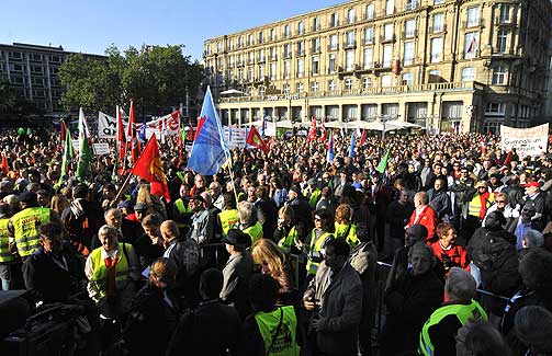 DOMINERTE: Anti-fascistene klarte � skvise ut h�yreekstremistene.