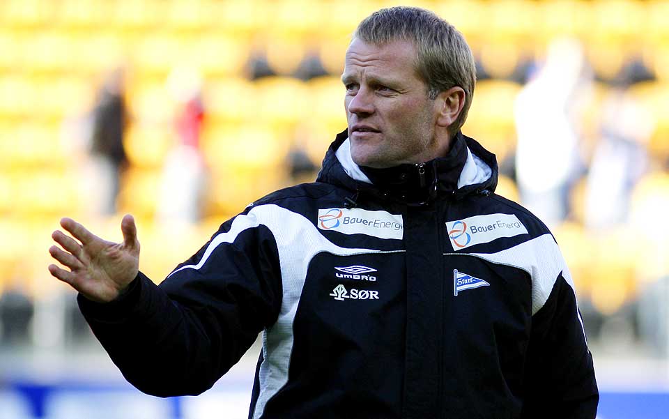 VERBAL BREDSIDE: Start-trener Arne Sandst� langet ut mot Bryne og fikk tilbake med samme mynt.
