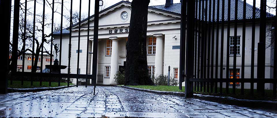 REKORDDYR OLJE: Oljeprisene steg med opptil 25 dollar fatet i g�r ettermiddag, en �kning p� dr�ye 20 prosent - den st�rste prisstigningen noen sinne.
