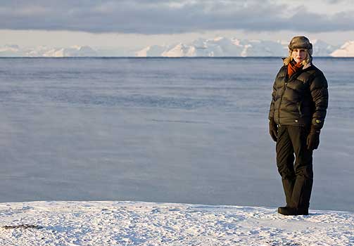 LENGST MOT NORD: Joanna Lumley tok ogs� turen til Svalbard og Longyearbyen. Her ender ogs� programmet og hun oppsummerer sitt m�te med Norge med � anbefale det til alle som vil ha en magisk ferie.